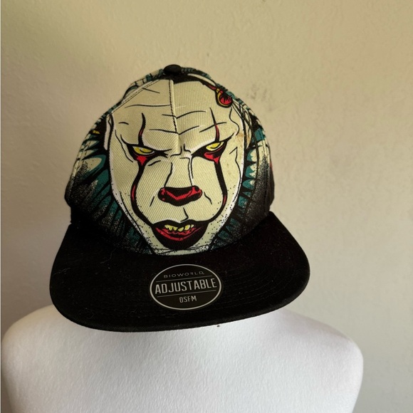Unisex OSFM Bioworld Stephen Kings IT Graphic Print SnapBack Hat - Picture 1 of 7